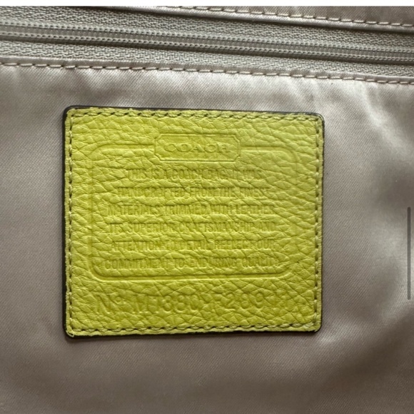 New- COACH AVERY HOBO - charmeuse leather / linen - Picture 8 of 8